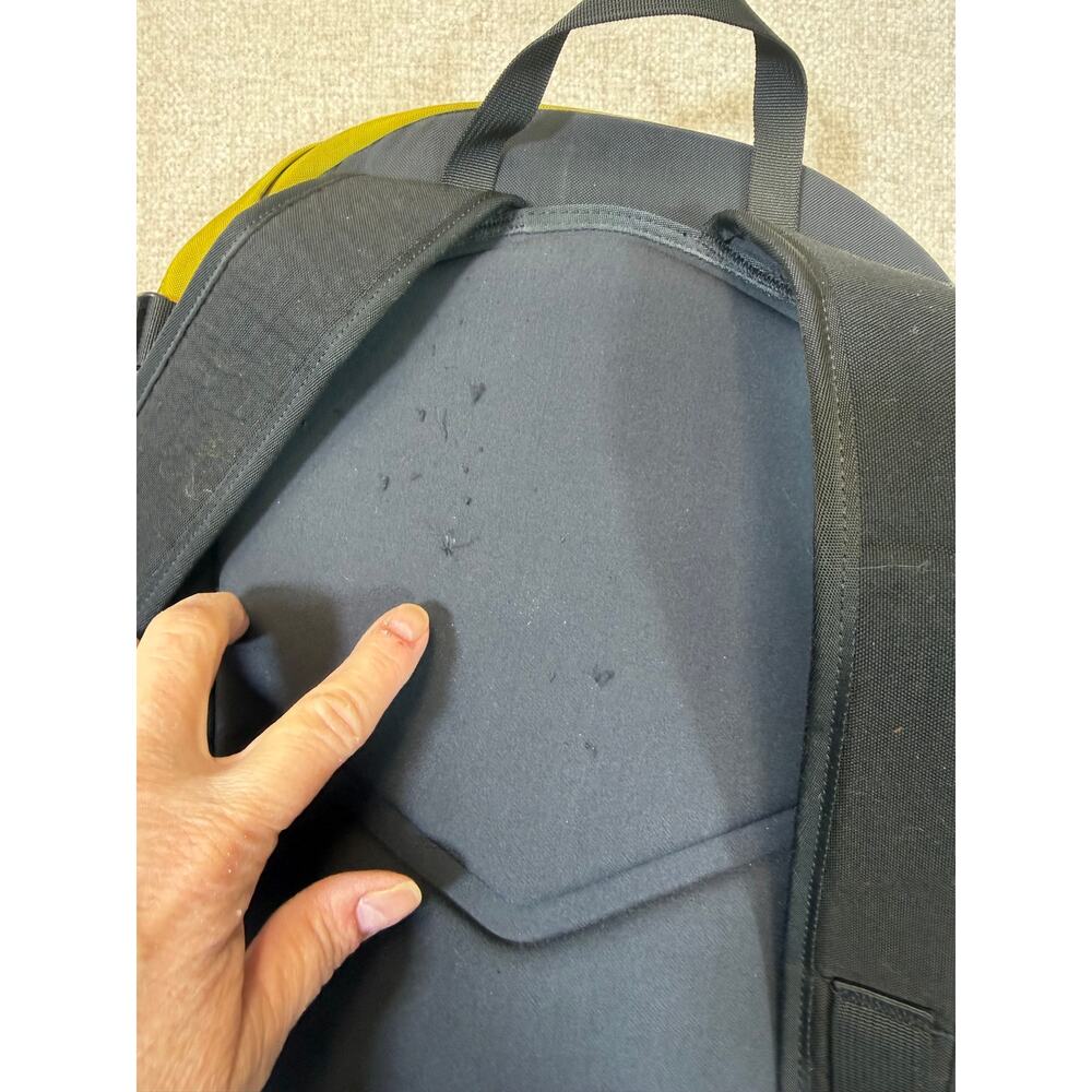 Arc'teryx M20 Yellow Black Ski Snowboard Backpack Alpine Pack Durable Outdoor - Picture 4 of 16